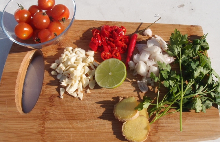 Ingredients for the spicy prawns with cherry tomatoes